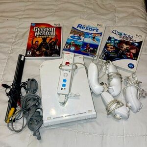 Nintendo Wii Console Bundle 4 with Games. All tested.